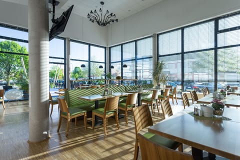Daily buffet breakfast for a fee