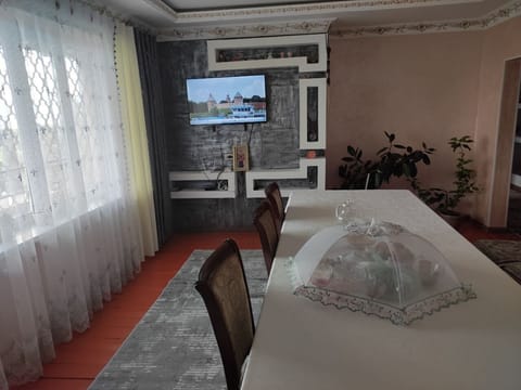 Basic Room | In-room dining