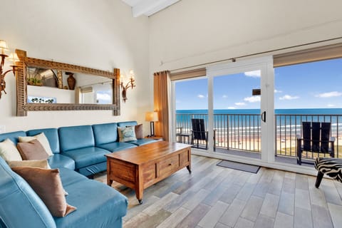 Condo, 4 Bedrooms | Living area