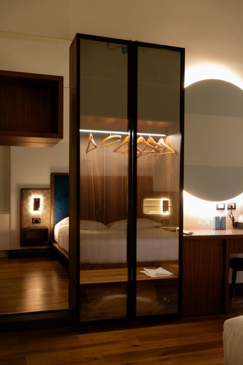 Deluxe Room, 1 King Bed, Tower | Frette Italian sheets, premium bedding, down comforters