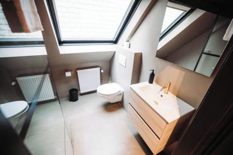 Comfort Double Room | Bathroom | Shower, hair dryer, towels, soap