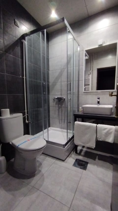 Standard Double Room | Bathroom | Slippers