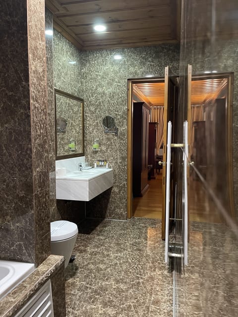 Deluxe Double Room (for 2) | Pillowtop beds, free WiFi, bed sheets