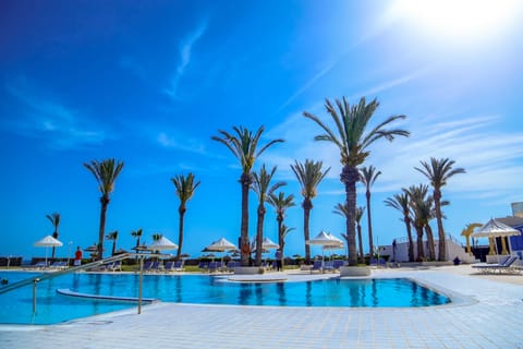 2 outdoor pools