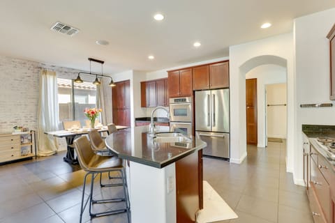 House (5 Bedrooms) | Interior