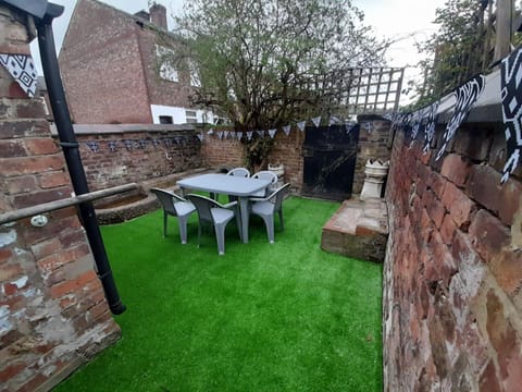 House | Outdoor dining