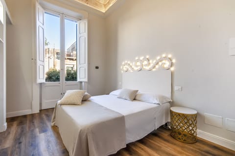 Classic Room, 1 Queen Bed, Balcony, City View | Premium bedding, down comforters, pillowtop beds, minibar