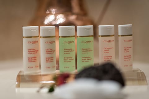 Superior Room, 1 King Bed | Bathroom | Combined shower/tub, rainfall showerhead, designer toiletries