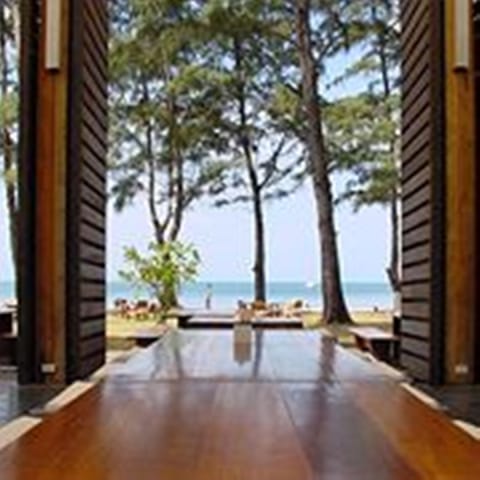 2 restaurants, breakfast, lunch, dinner served; Thai cuisine