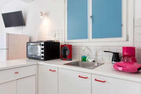 Superior Apartment, 1 Bedroom (Extra) | Private kitchen | Fridge, oven, stovetop, espresso maker