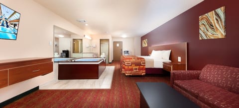 Executive Studio Suite | Iron/ironing board, free WiFi, bed sheets