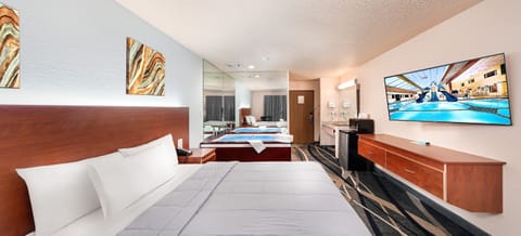 Deluxe Suite | Iron/ironing board, free WiFi, bed sheets