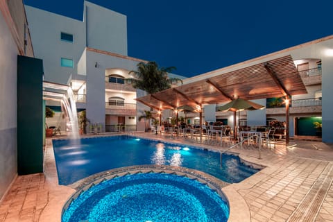 Outdoor pool, pool umbrellas, sun loungers