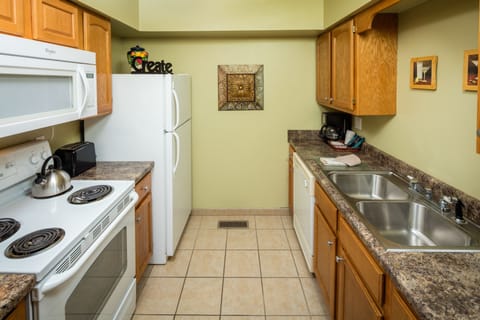 Suite, 2 Queen Beds, Lake View | Private kitchen | Mini-fridge, coffee/tea maker