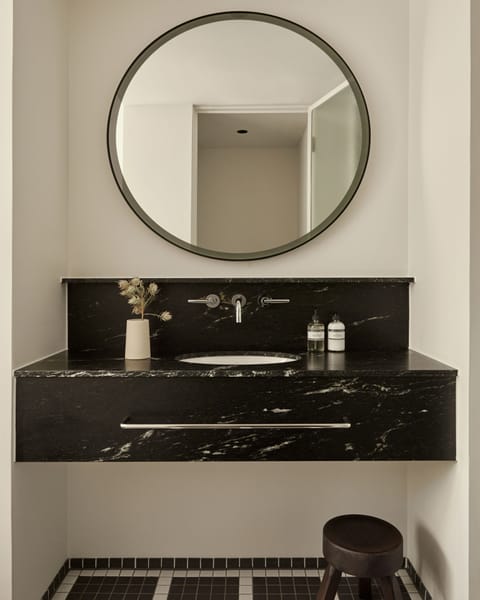 The Cute One | Bathroom | Hair dryer, towels, soap, shampoo