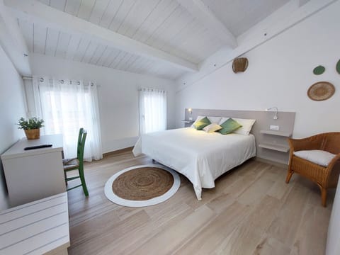 Comfort Penthouse, 2 Bedrooms | Desk, laptop workspace, blackout drapes, soundproofing