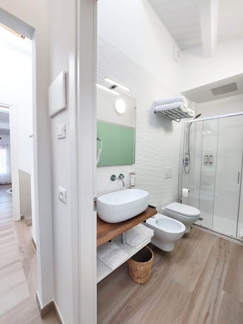 Comfort Penthouse, 2 Bedrooms | Bathroom | Shower, rainfall showerhead, hair dryer, bidet