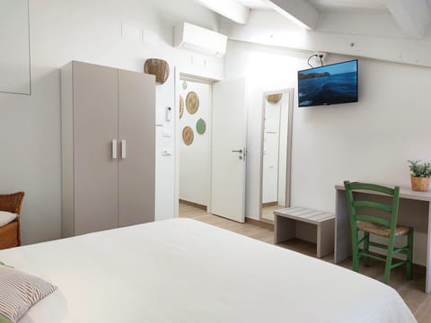 Comfort Penthouse, 2 Bedrooms | Desk, laptop workspace, blackout drapes, soundproofing