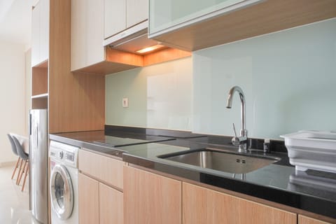 Studio | Private kitchen | Full-size fridge, stovetop