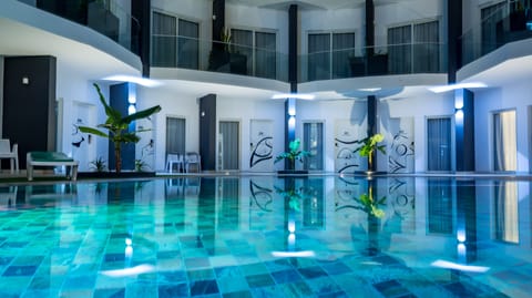 2 outdoor pools