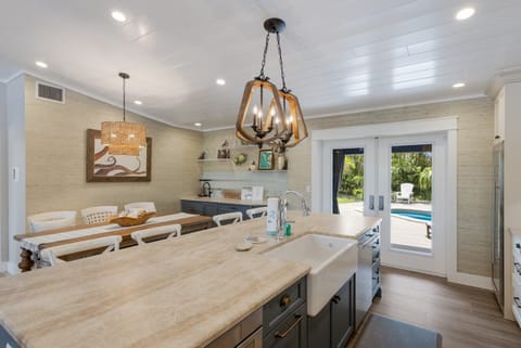 House, 2 Bedrooms | Private kitchen | Coffee/tea maker