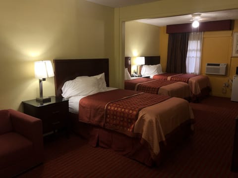 Comfort Triple Room, Multiple Beds, Non Smoking | In-room safe, iron/ironing board, free WiFi, bed sheets