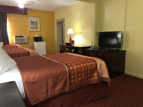 Comfort Triple Room, Multiple Beds, Non Smoking | In-room safe, iron/ironing board, free WiFi, bed sheets