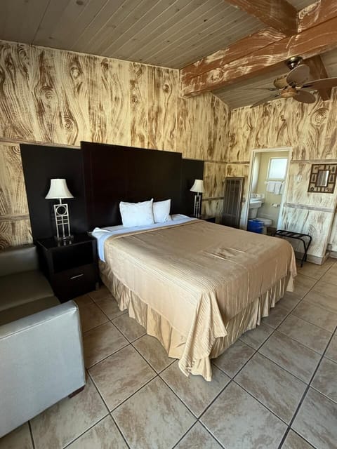 1 King Size Jacuzzi Room | Frette Italian sheets, premium bedding, free WiFi, bed sheets