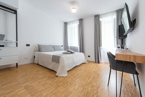 Premium Double or Twin Room | Premium bedding, down comforters, memory foam beds, minibar