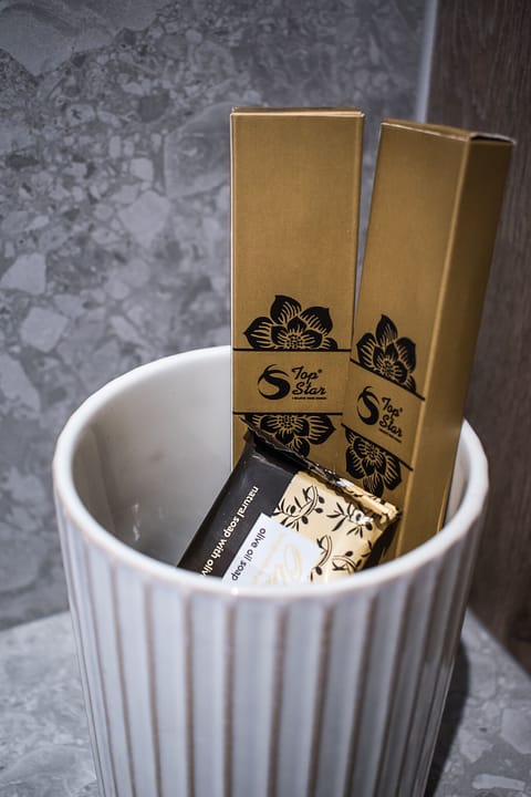 Family Suite | Bathroom | Shower, hair dryer, slippers, towels