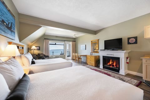 Deluxe Studio Suite, 2 Queen Beds, Ocean View | Hypo-allergenic bedding, desk, blackout drapes, iron/ironing board