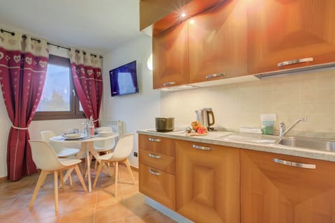 Family Apartment, Multiple Bedrooms (L' Aquila Campo Smith On The Ski) | Private kitchen | Fridge, stovetop, electric kettle, cookware/dishes/utensils