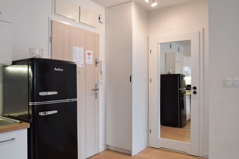 Comfort Apartment | Private kitchenette | Fridge, microwave, oven, stovetop