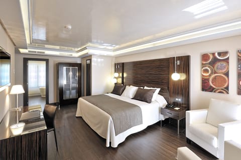 Premium bedding, down comforters, minibar, in-room safe