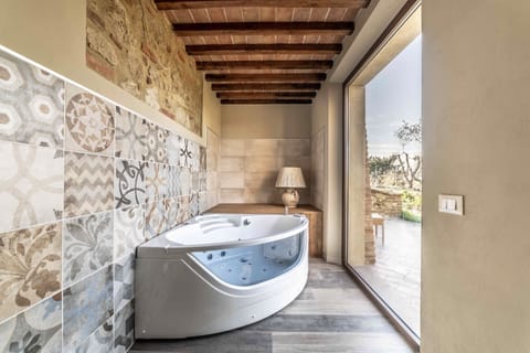 Room | 5 bedrooms, blackout drapes, iron/ironing board, cribs/infant beds