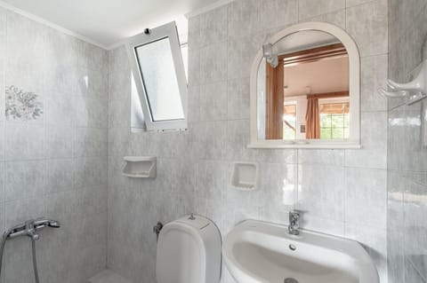 Free toiletries, hair dryer, towels