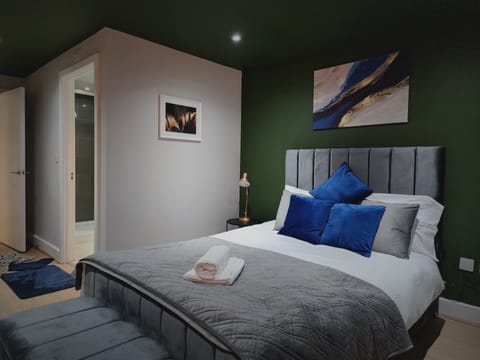 Apartment | 3 bedrooms, iron/ironing board, free WiFi, bed sheets