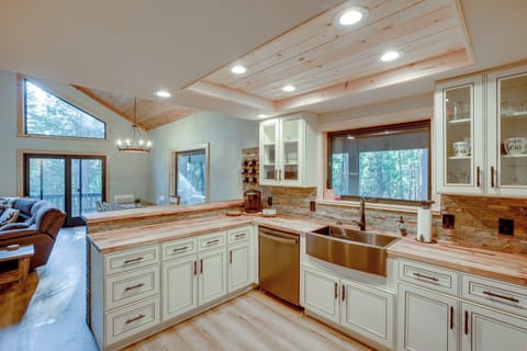 House (3 Bedrooms) | Interior