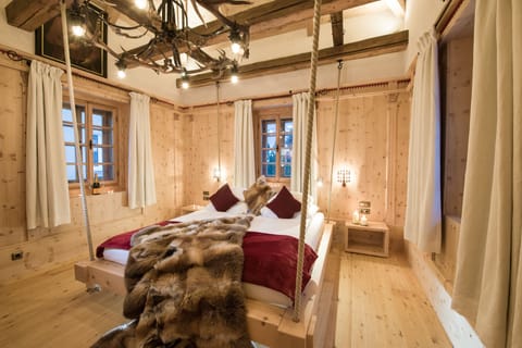 Suite, Tower | Minibar, in-room safe, desk, soundproofing