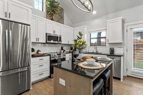 Condo, 1 King Bed, Hot Tub (930 S Eagle B2 #201) | Private kitchen | Coffee/tea maker, electric kettle