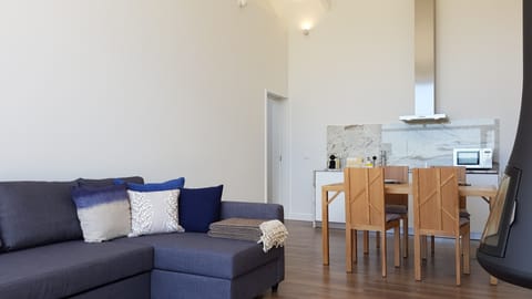 Premium Apartment, 1 Bedroom | Private kitchenette | Fridge, microwave, stovetop, coffee/tea maker