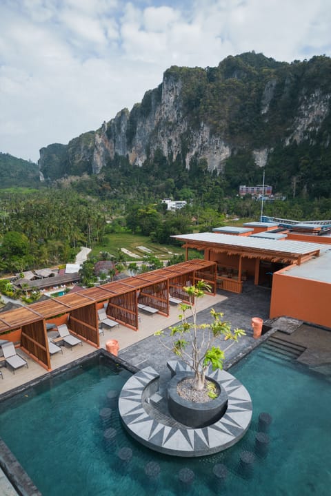 2 outdoor pools, open 7:00 AM to 9:00 PM, sun loungers