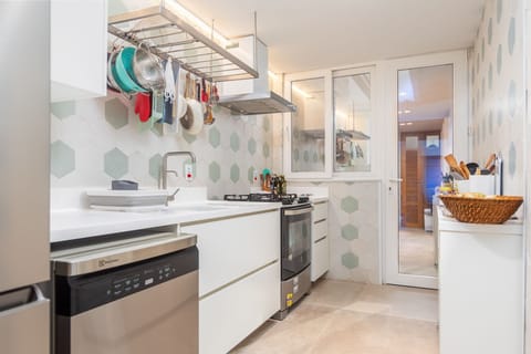 Villa | Private kitchen | Full-size fridge, microwave, oven, toaster