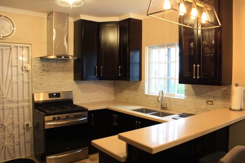House, 2 Bedrooms | Private kitchen | Cookware/dishes/utensils