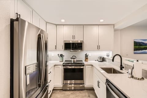 Condo, 2 Bedrooms | Private kitchen | Fridge, oven, coffee/tea maker, toaster