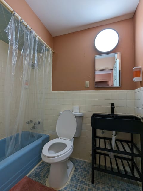 Comfort Single Room | Bathroom | Bathtub, towels