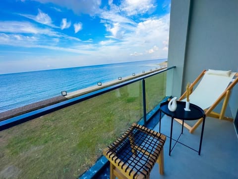 Business Room, 1 Bedroom, Balcony, Sea View | Premium bedding, minibar, individually decorated, desk