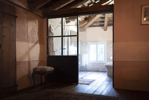 VITTURI | Bathroom | Free toiletries, hair dryer