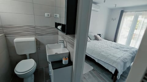 Double Room | Bathroom | Shower, towels, toilet paper