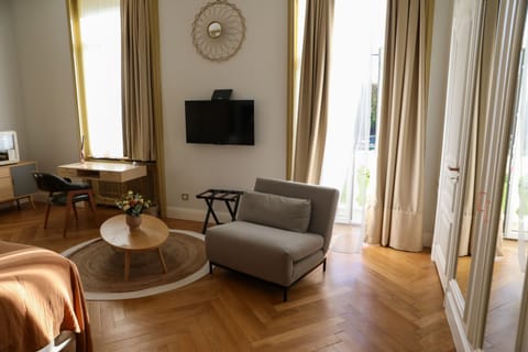 Romantic Suite | Premium bedding, minibar, in-room safe, desk